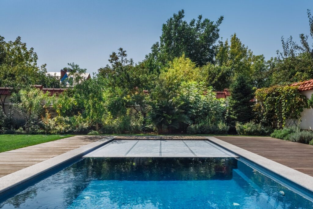 How to Close Your Pool Without Closing Your Patio span for pool. rolling coating. pool protection. rollete. security. pure water. pool protection system.