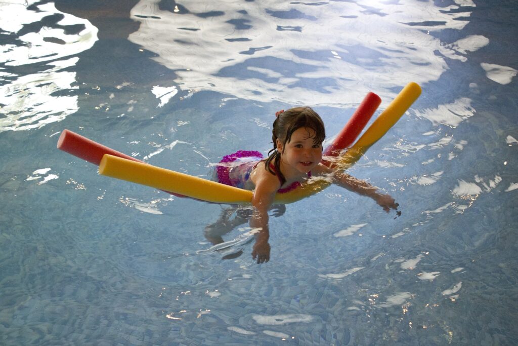 swimming 445102 1920